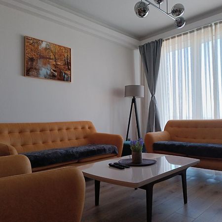 19Th & 18Th Floor Secure Apartments With Pool & Fitness & Parking Included In Price Skopje Ngoại thất bức ảnh