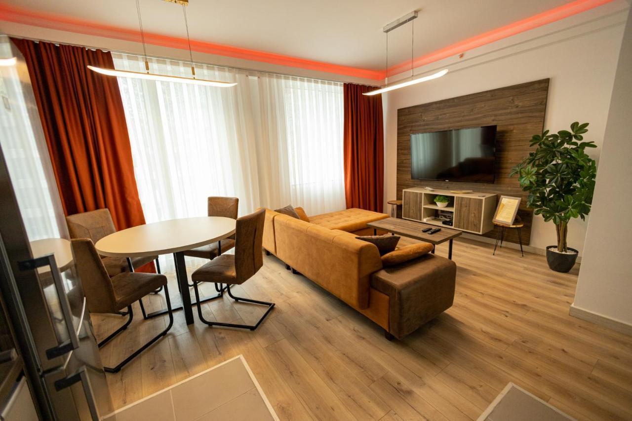 19Th & 18Th Floor Secure Apartments With Pool & Fitness & Parking Included In Price Skopje Ngoại thất bức ảnh