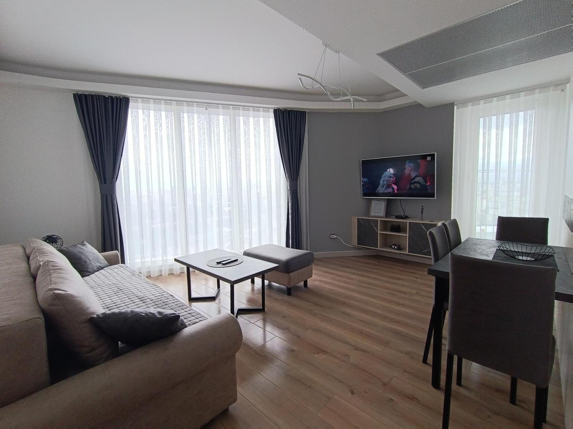 19Th & 18Th Floor Secure Apartments With Pool & Fitness & Parking Included In Price Skopje Ngoại thất bức ảnh