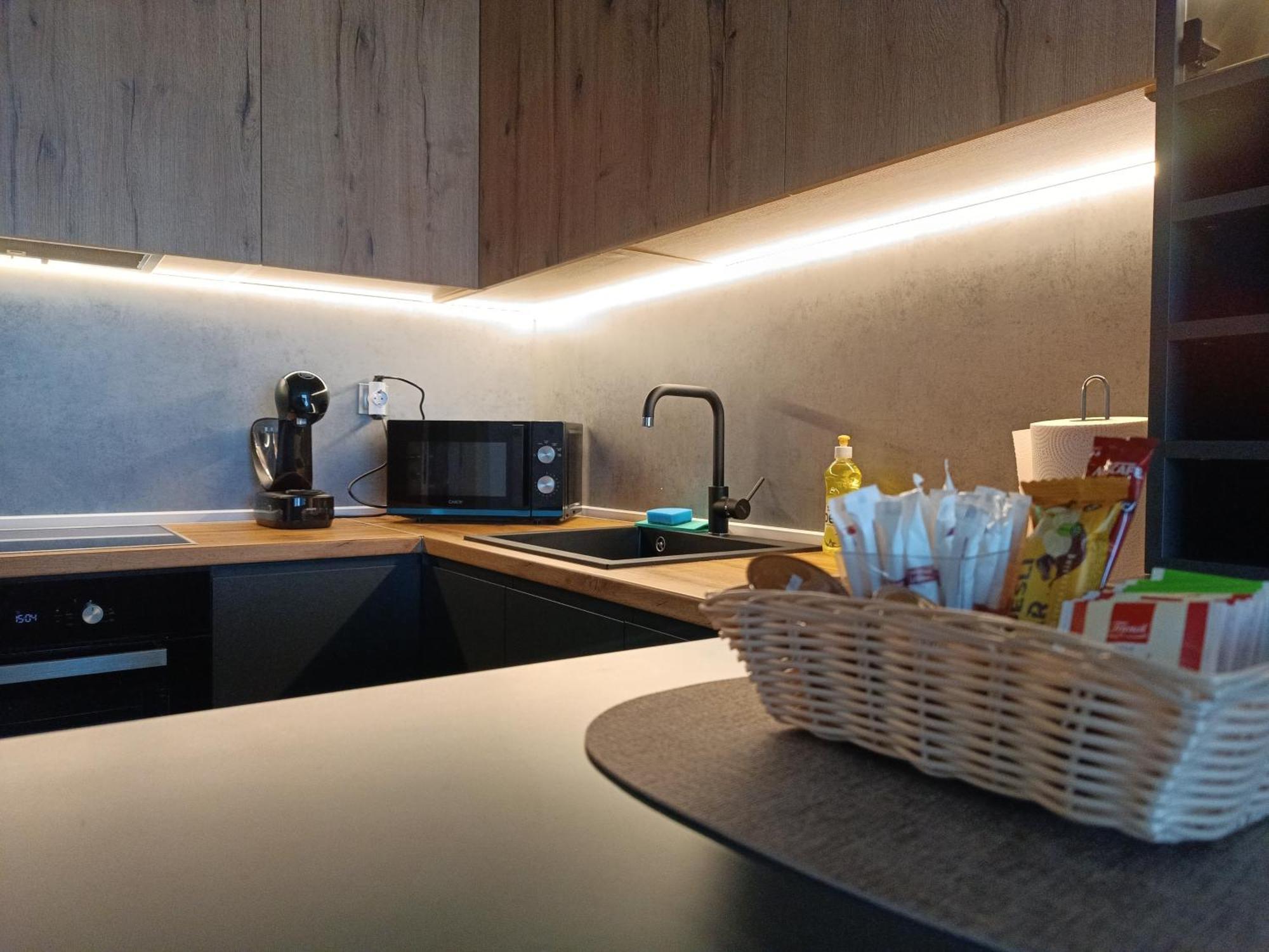 19Th & 18Th Floor Secure Apartments With Pool & Fitness & Parking Included In Price Skopje Ngoại thất bức ảnh