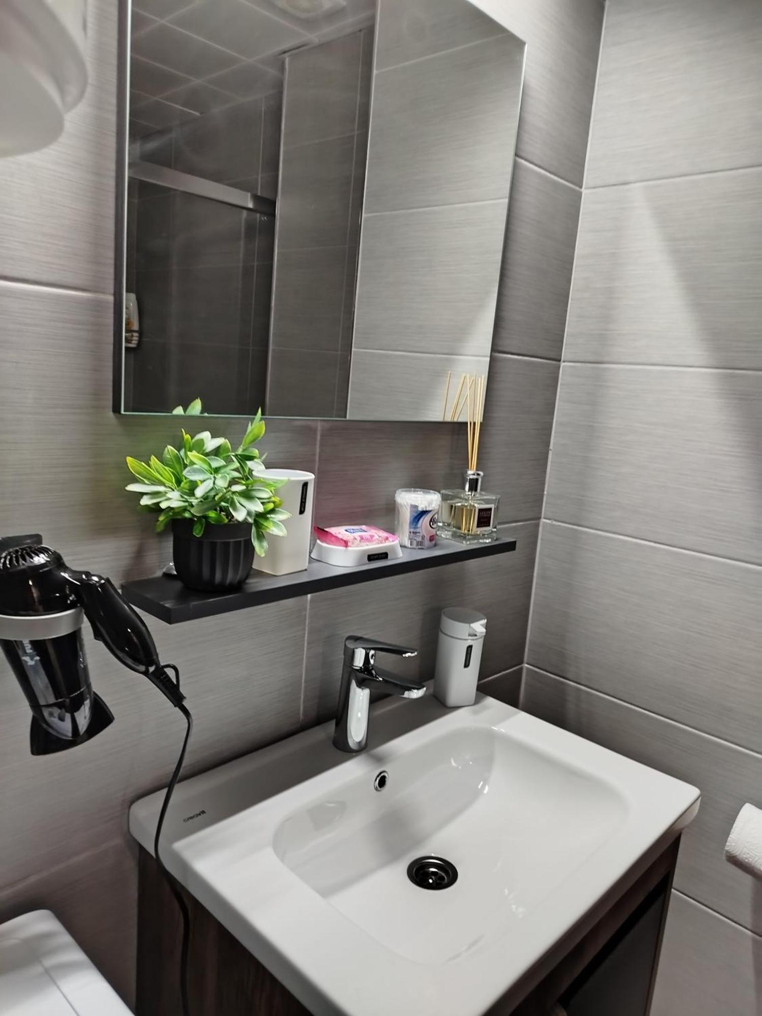 19Th & 18Th Floor Secure Apartments With Pool & Fitness & Parking Included In Price Skopje Ngoại thất bức ảnh